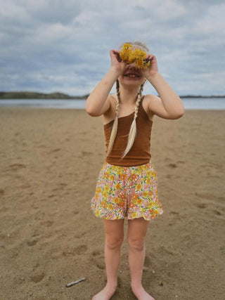 summer daisies girl ruffle shorts